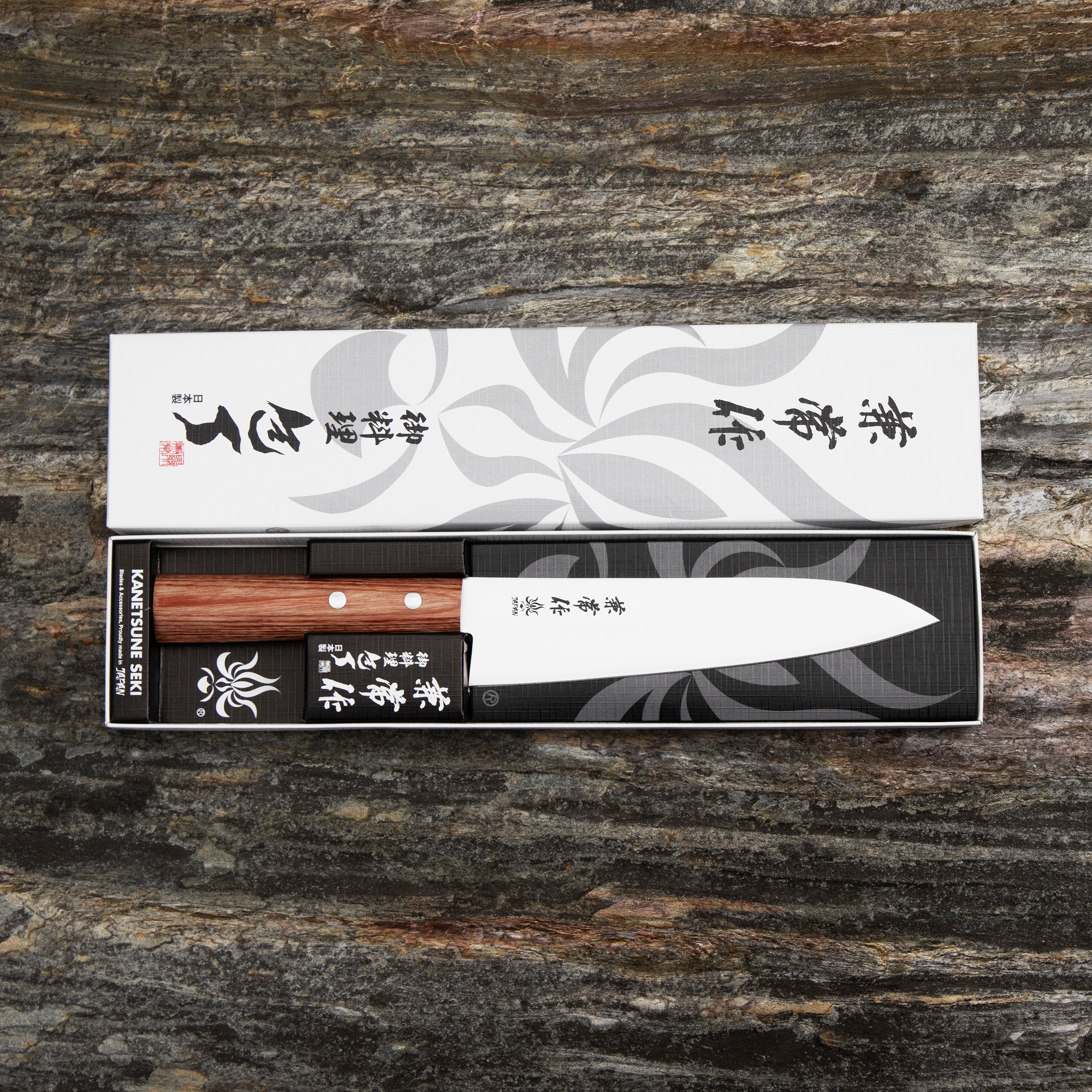 Gyuto 18 Seki Kanetsune 555 DSR-1K6 – Japan-knives.com