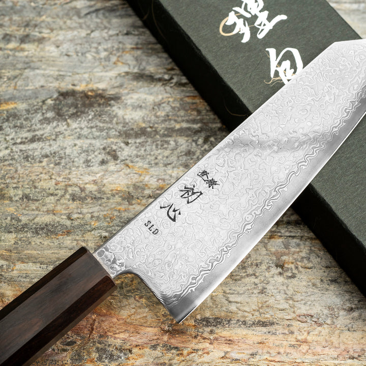 Bunka 17 cm Hatsukokoro Hikari Kurozame Damascus SLD
