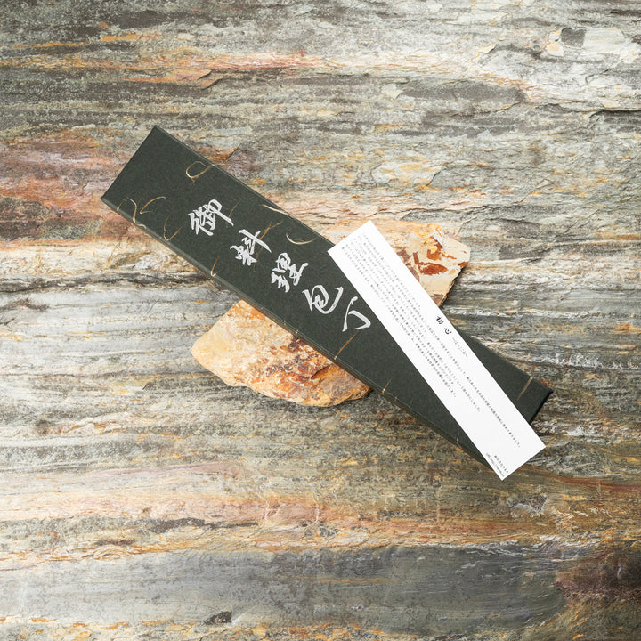Bunka 17 cm Hatsukokoro Hikari Kurozame Damascus SLD