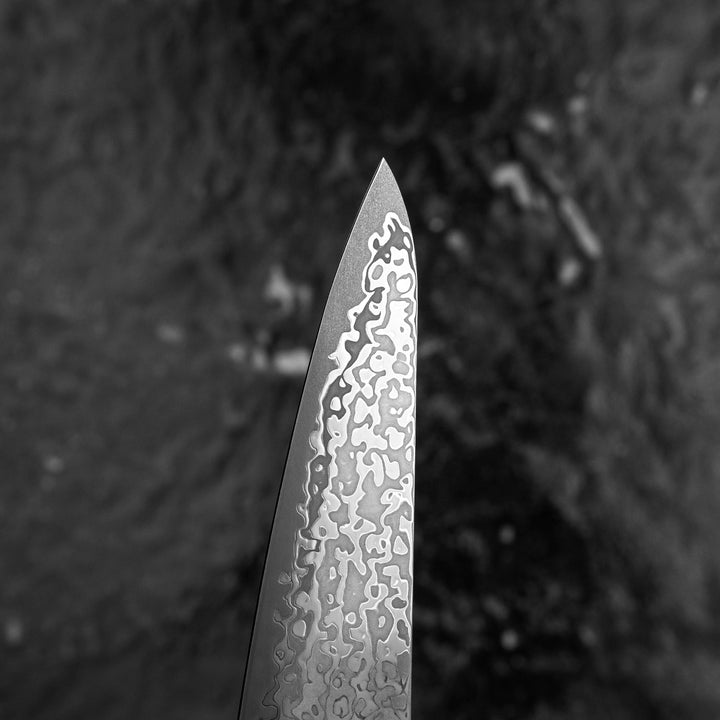 Ko-Santoku 15 cm Hatsukokoro Hikari Kurozame Damascus SLD