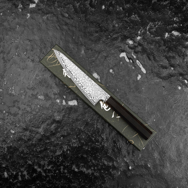 Ko-Santoku 15 cm Hatsukokoro Hikari Kurozame Damascus SLD
