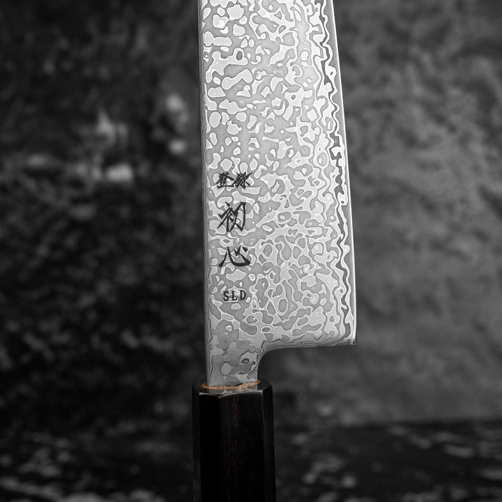 Santoku 17 cm Hatsukokoro Hikari Kurozame Damascus SLD