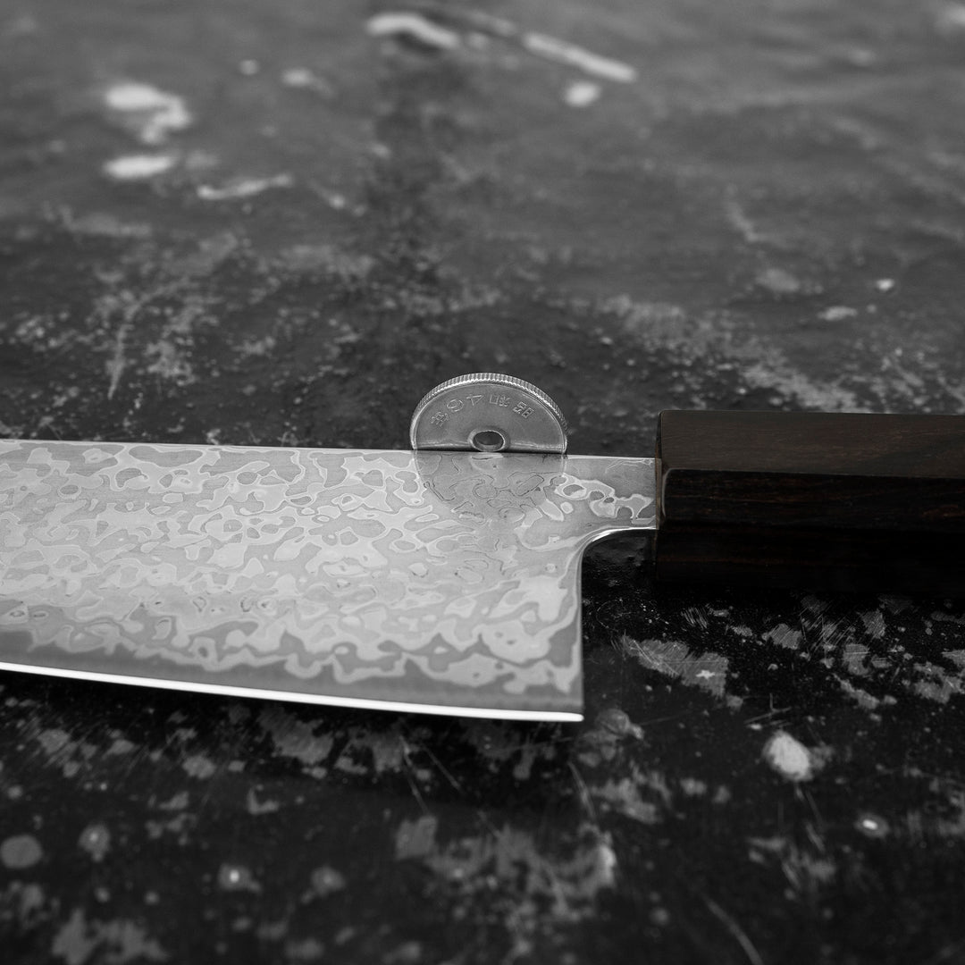 Santoku 17 cm Hatsukokoro Hikari Kurozame Damascus SLD
