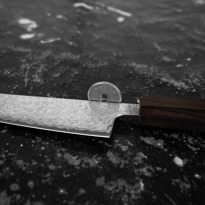 Petty 13 cm Hatsukokoro Hikari Kurozame Damascus SLD