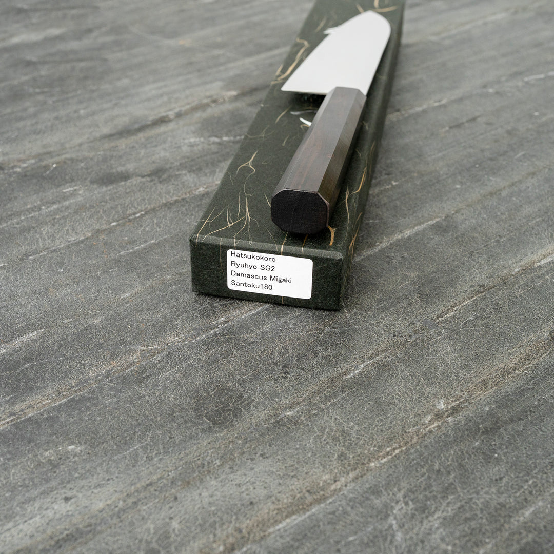 Santoku 17,5 cm Hatsukokoro Ryuhyo Damascus SG2