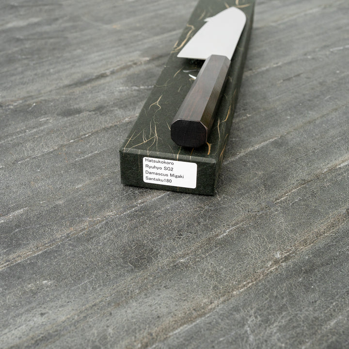 Santoku 17,5 cm Hatsukokoro Ryuhyo Damascus SG2