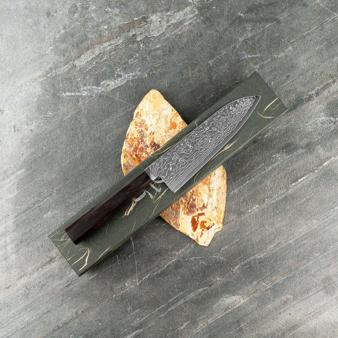 Santoku 17,5 cm Hatsukokoro Ryuhyo Damascus SG2