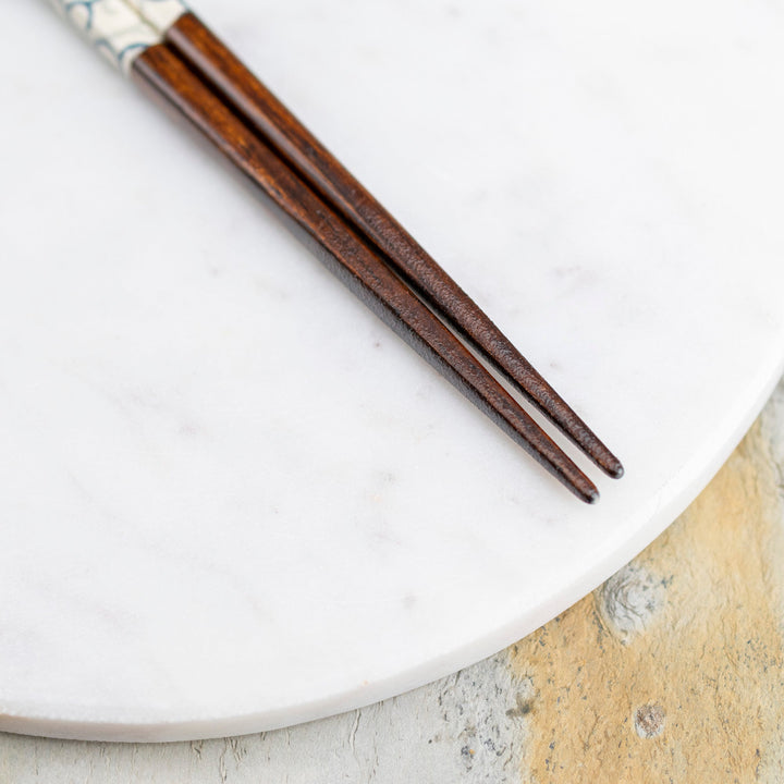 Kawai Japanese Sushi Chopsticks - Karakusa White