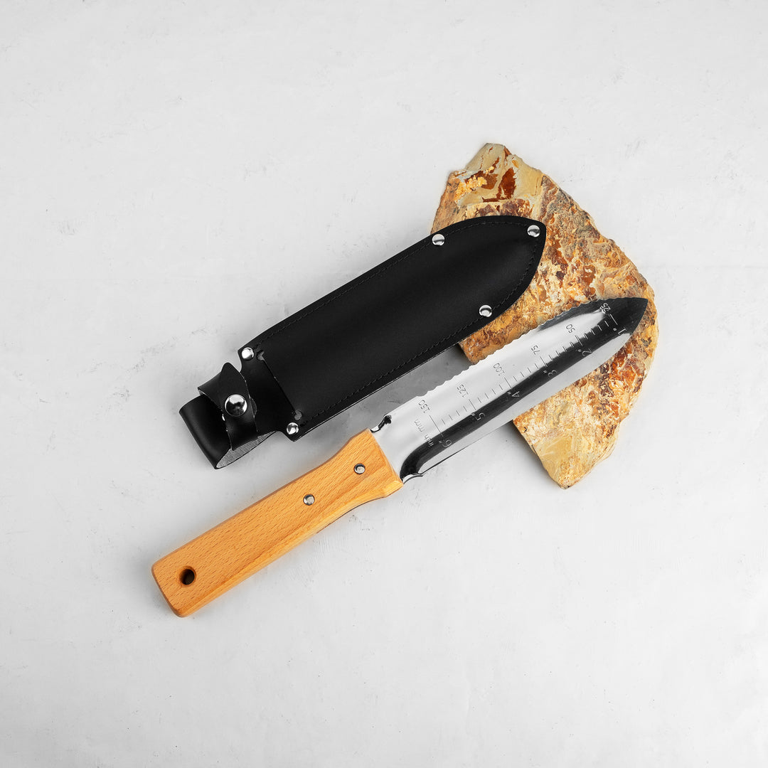 Hori Hori Garden Knife with a 17 cm Serrated Blade Tomita Nisaku