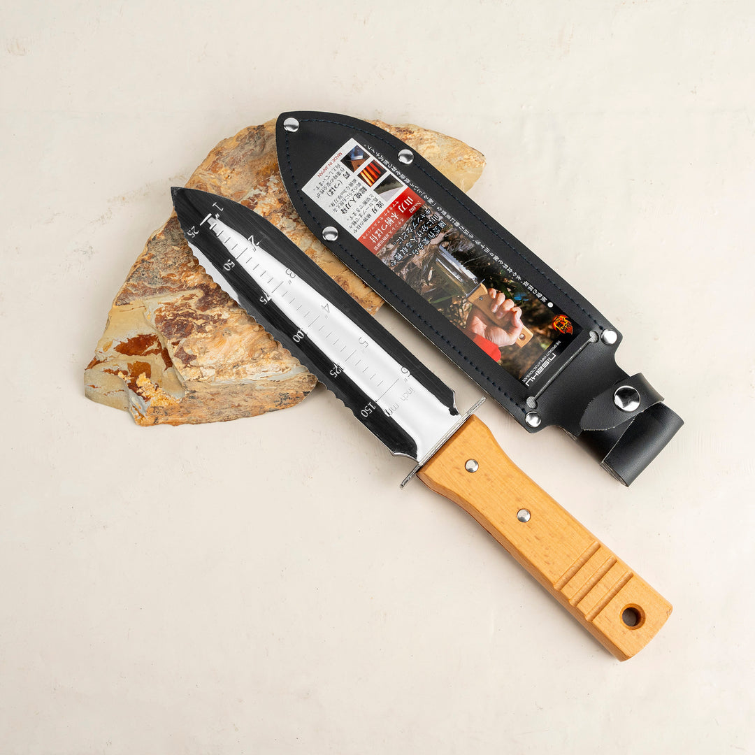Hori Hori Garden Knife with a 17 cm Serrated Blade Tomita Nisaku