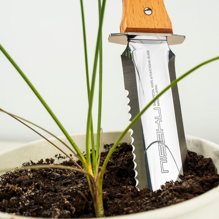 Hori Hori Garden Knife with a 17 cm Serrated Blade Tomita Nisaku