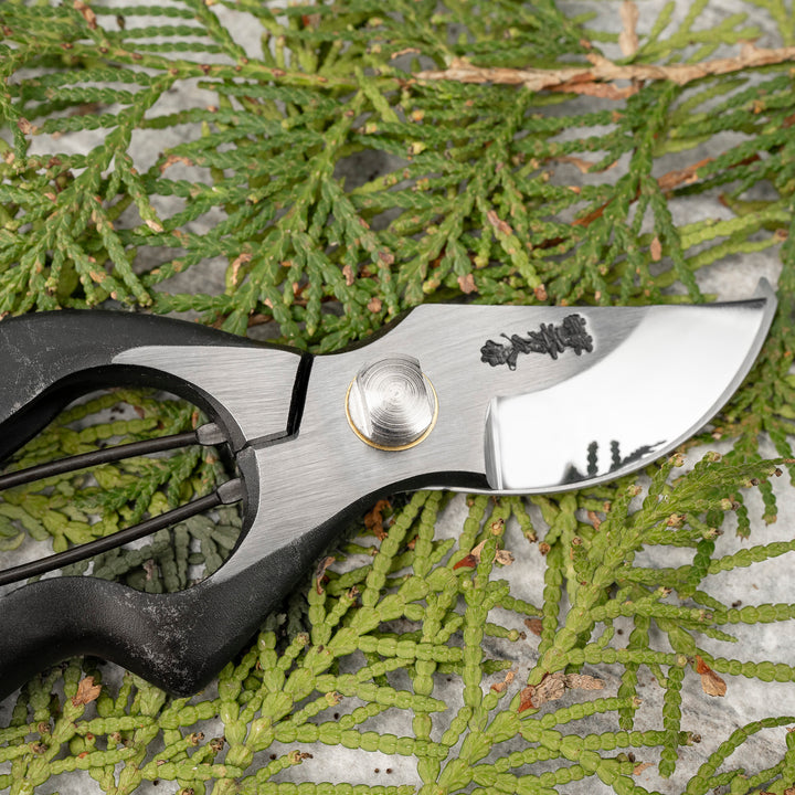 Japanese “M” Carbon Pruning Shears Asymmetrical 20 cm Toyama Hamono