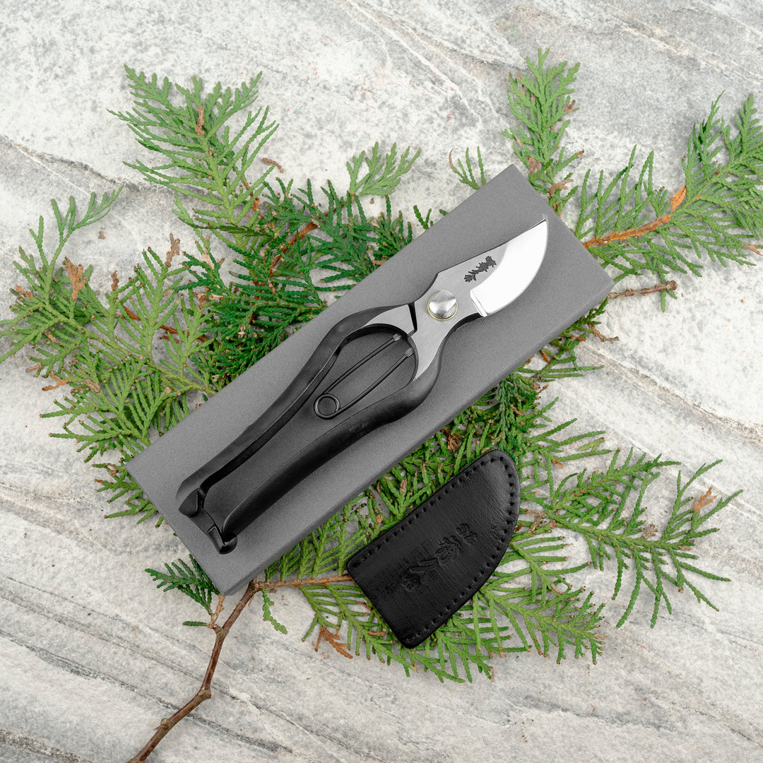 Japanese “M” Carbon Pruning Shears Symmetrical 20 cm Toyama Hamono
