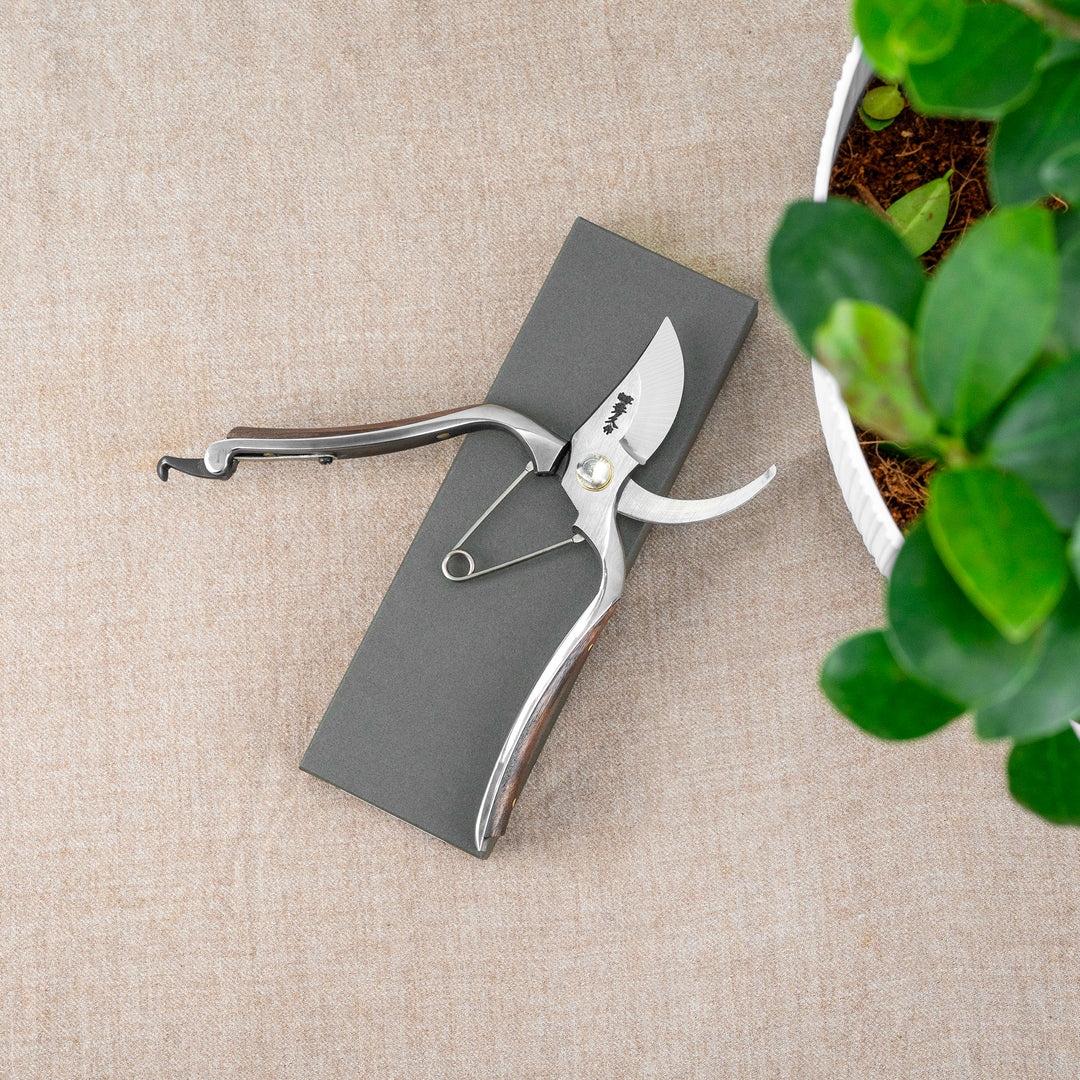 Japanese Carbon Symmetrical Pruning Shears 20 cm Toyama Hamono